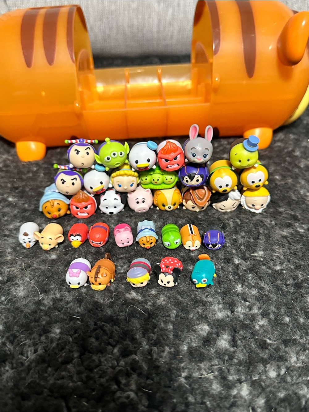 Disney Tsum Tsum Mini Stackable Figures - Tigger Carrier Included